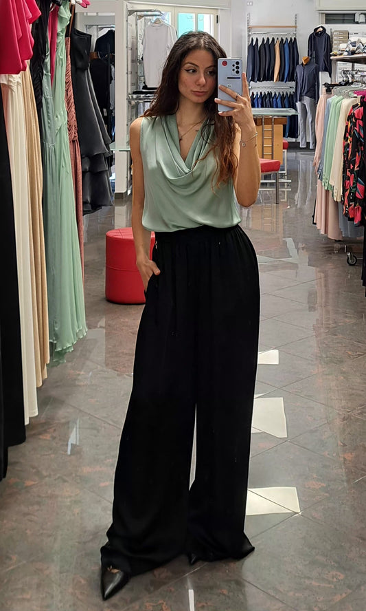 RELISH Blusa Smanicata con scollo morbido in Raso