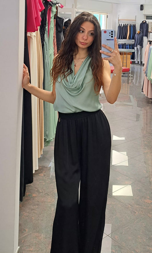 RELISH Blusa Smanicata con scollo morbido in Raso